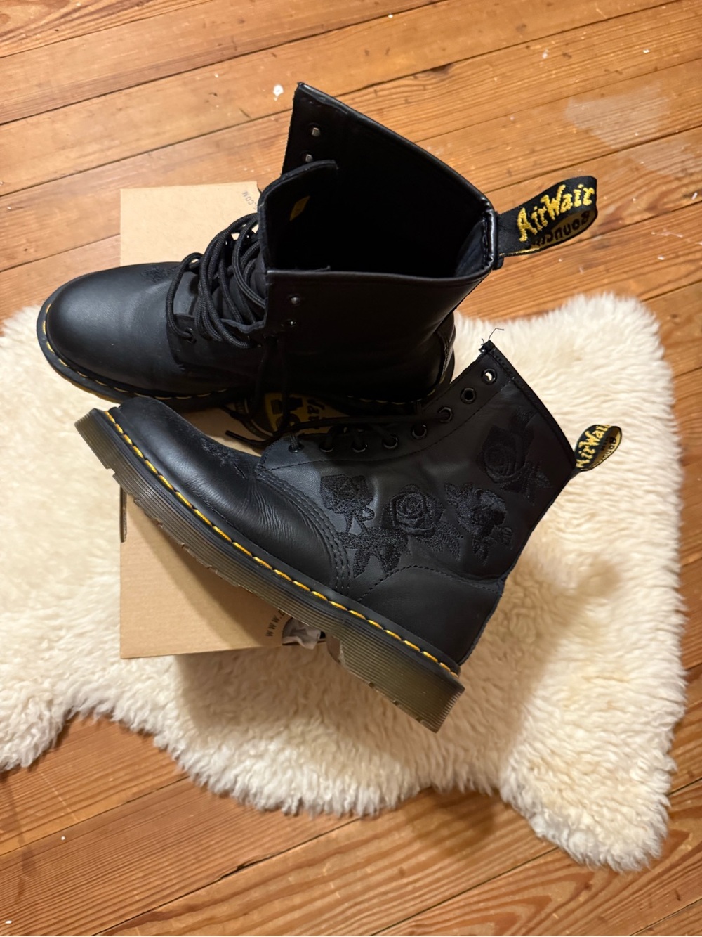 Dr. Martens Womens Black Floral Embroidered Lace-Up Boots